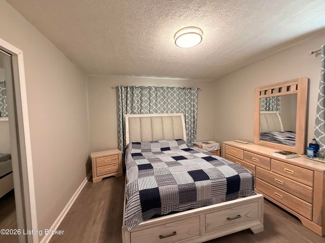 7207 Betsy Ross Dr, Louisville, KY 40272