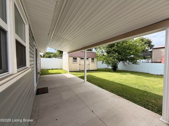 7207 Betsy Ross Dr, Louisville, KY 40272