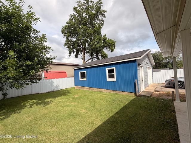 7207 Betsy Ross Dr, Louisville, KY 40272