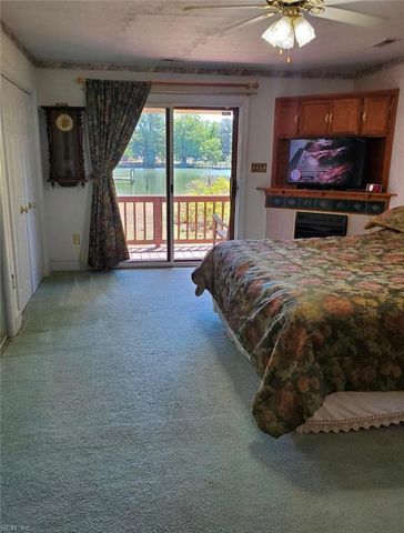 1923 Pine LN, Hayes, VA 23072