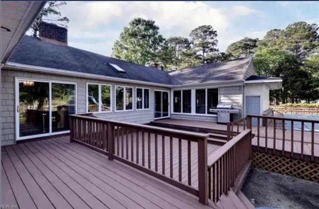 1923 Pine LN, Hayes, VA 23072