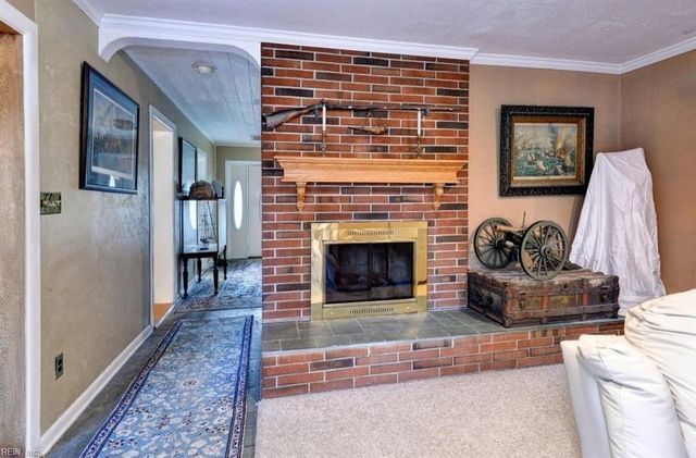 1923 Pine LN, Hayes, VA 23072