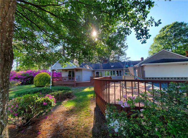 1923 Pine LN, Hayes, VA 23072