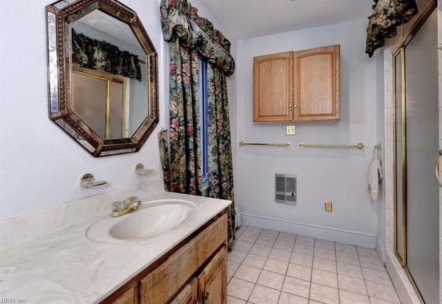 1923 Pine LN, Hayes, VA 23072