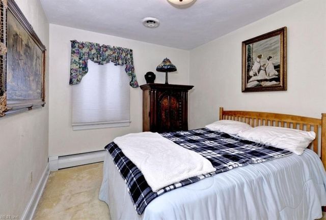 1923 Pine LN, Hayes, VA 23072