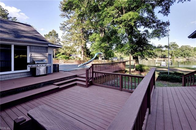 1923 Pine LN, Hayes, VA 23072