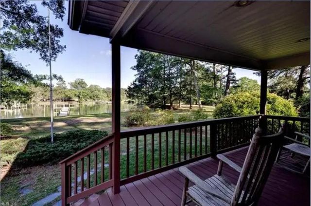 1923 Pine LN, Hayes, VA 23072