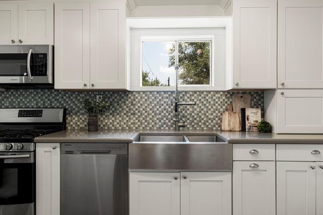 2591 Spring Valley DR, Dripping Springs, TX 78620