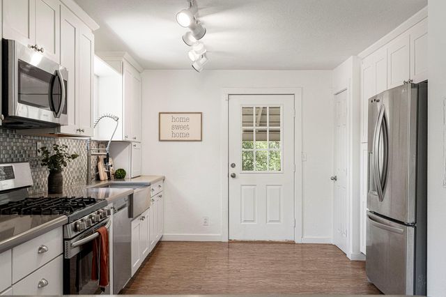 2591 Spring Valley DR, Dripping Springs, TX 78620