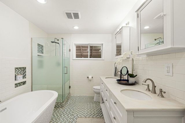 2591 Spring Valley DR, Dripping Springs, TX 78620