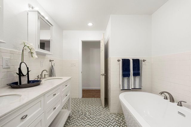 2591 Spring Valley DR, Dripping Springs, TX 78620