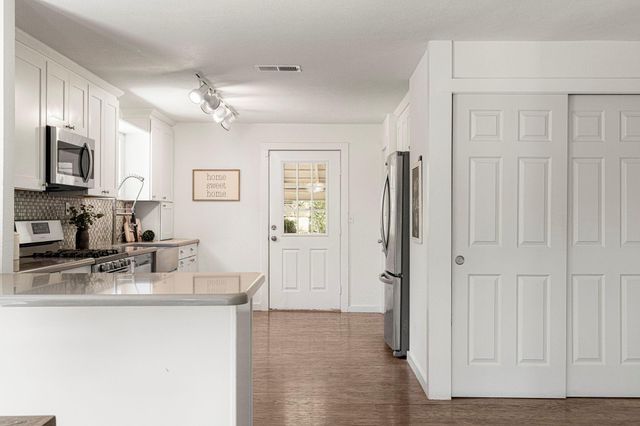 2591 Spring Valley DR, Dripping Springs, TX 78620