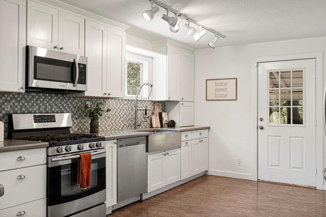 2591 Spring Valley DR, Dripping Springs, TX 78620