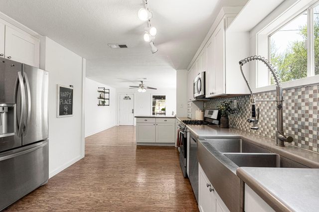 2591 Spring Valley DR, Dripping Springs, TX 78620