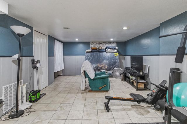 1033 12th Street N, Fargo, ND 58102