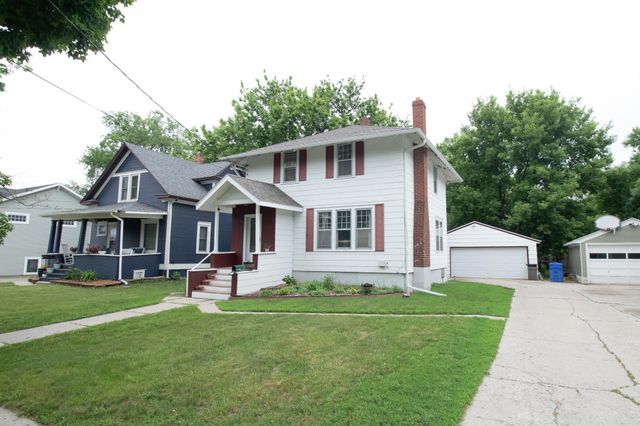 1033 12th Street N, Fargo, ND 58102
