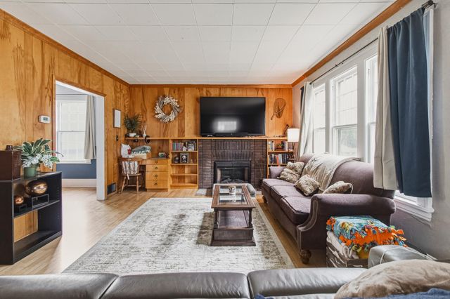1033 12th Street N, Fargo, ND 58102