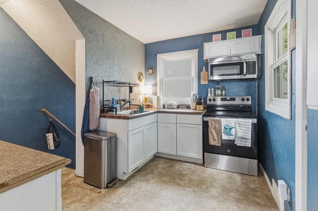 1033 12th Street N, Fargo, ND 58102