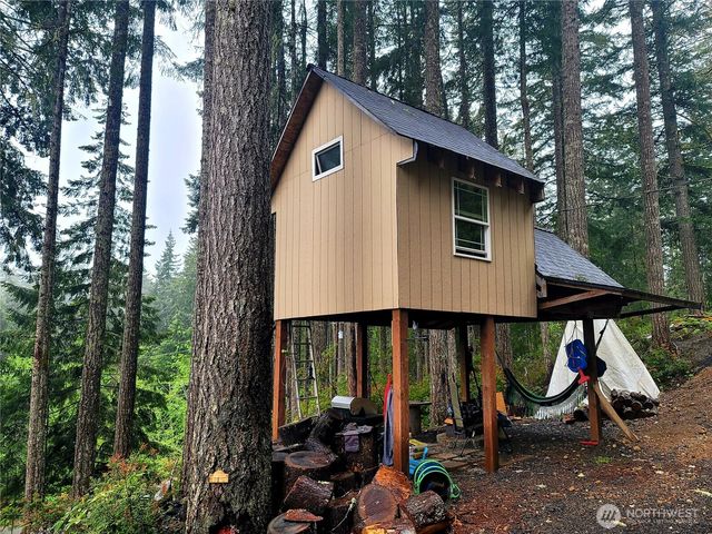 70 N Colony Surf Drive, Lilliwaup, WA 98555