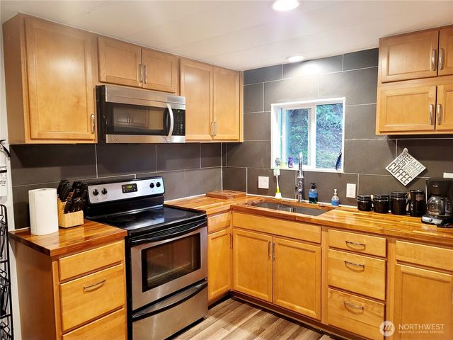 70 N Colony Surf Drive, Lilliwaup, WA 98555