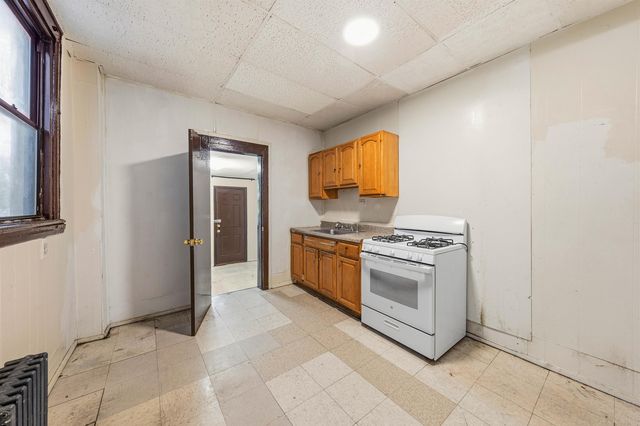 73 VIRGINIA AVE, Jc, Greenville, NJ 07305