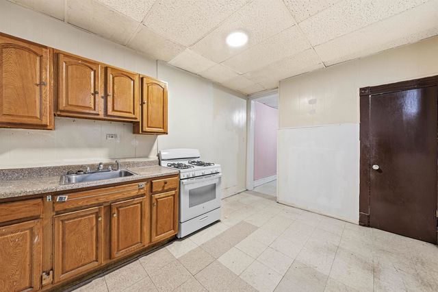 73 VIRGINIA AVE, Jc, Greenville, NJ 07305