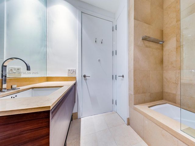 800 S Pointe Dr 2103, Miami Beach, FL 33139