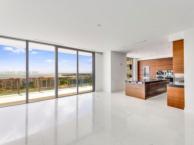 800 S Pointe Dr 2103, Miami Beach, FL 33139