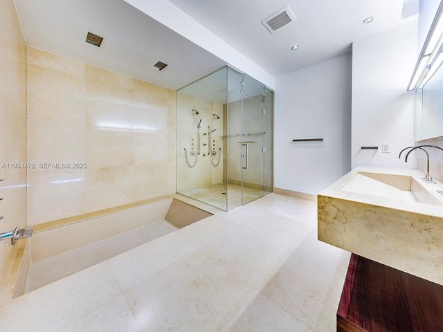 800 S Pointe Dr 2103, Miami Beach, FL 33139