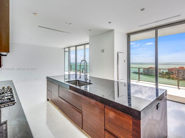 800 S Pointe Dr 2103, Miami Beach, FL 33139