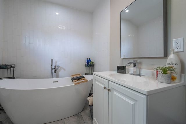 14 Ludlow St, Acushnet, MA 02743