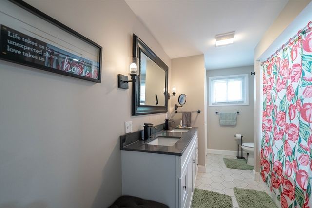 14 Ludlow St, Acushnet, MA 02743