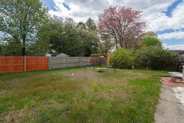 14 Ludlow St, Acushnet, MA 02743
