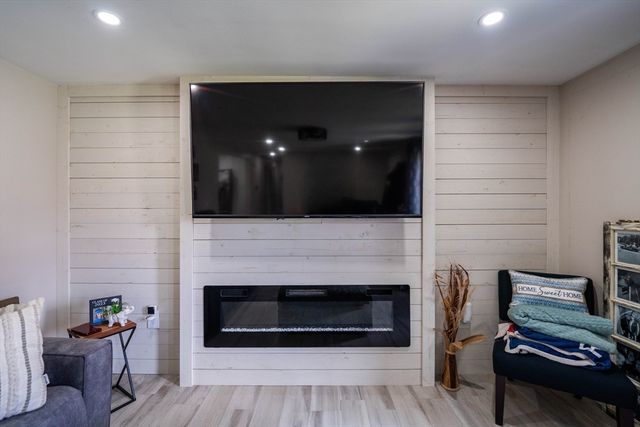 14 Ludlow St, Acushnet, MA 02743