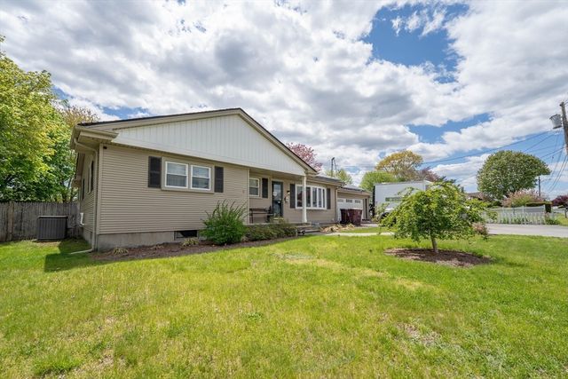 14 Ludlow St, Acushnet, MA 02743