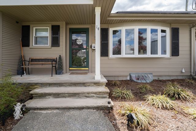 14 Ludlow St, Acushnet, MA 02743