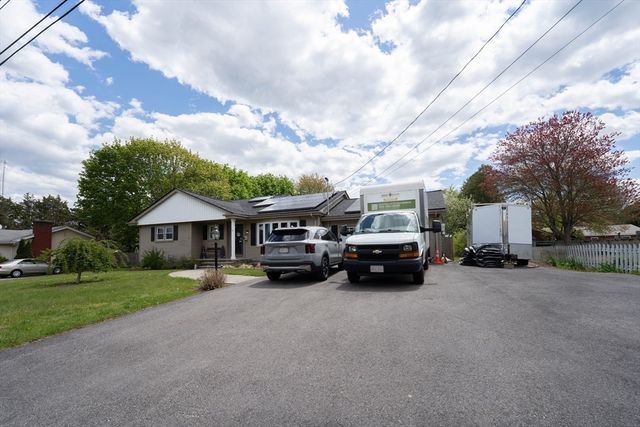14 Ludlow St, Acushnet, MA 02743
