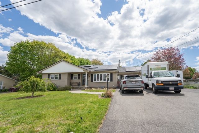 14 Ludlow St, Acushnet, MA 02743
