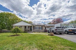 14 Ludlow St, Acushnet, MA 02743