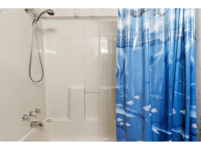 1800 LAKEWOOD Ct 161, Eugene, OR 97402