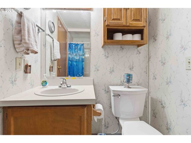 1800 LAKEWOOD Ct 161, Eugene, OR 97402