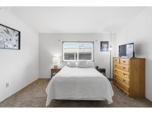 1800 LAKEWOOD Ct 161, Eugene, OR 97402