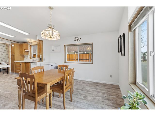 1800 LAKEWOOD Ct 161, Eugene, OR 97402