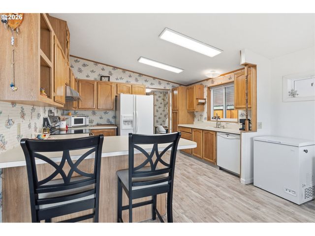 1800 LAKEWOOD Ct 161, Eugene, OR 97402