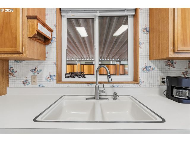 1800 LAKEWOOD Ct 161, Eugene, OR 97402