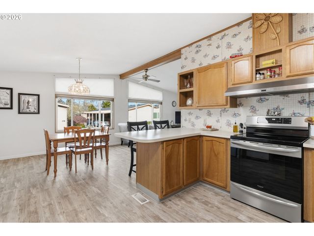 1800 LAKEWOOD Ct 161, Eugene, OR 97402