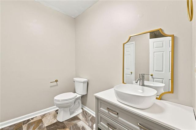 8206 Crows Nest Lane, Greensboro, NC 27455