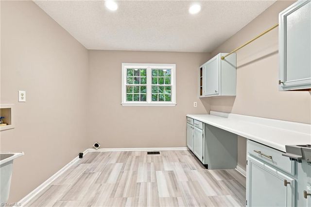 8206 Crows Nest Lane, Greensboro, NC 27455