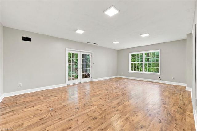 8206 Crows Nest Lane, Greensboro, NC 27455