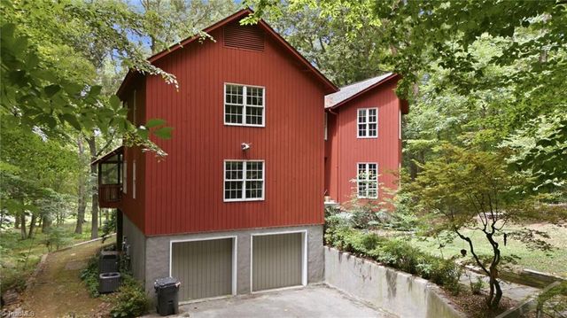 8206 Crows Nest Lane, Greensboro, NC 27455